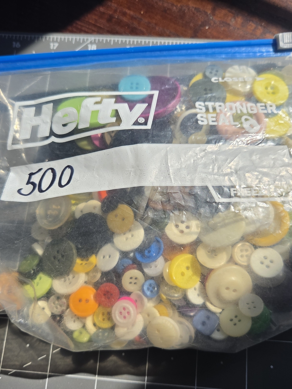500 Assorted Multicolor Sewing Buttons - Picture 2 of 3